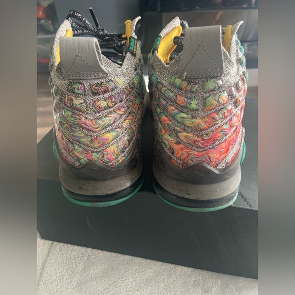 Nike Lebron 17 - Picture 3 of 4